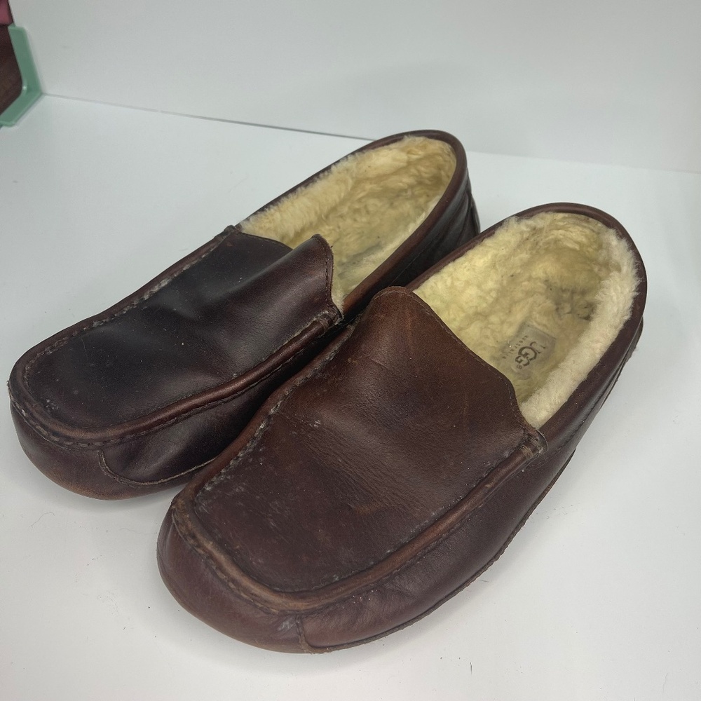 Men’s Ugg 5379 Ascot Leather Slippers in Dark Spice size 10